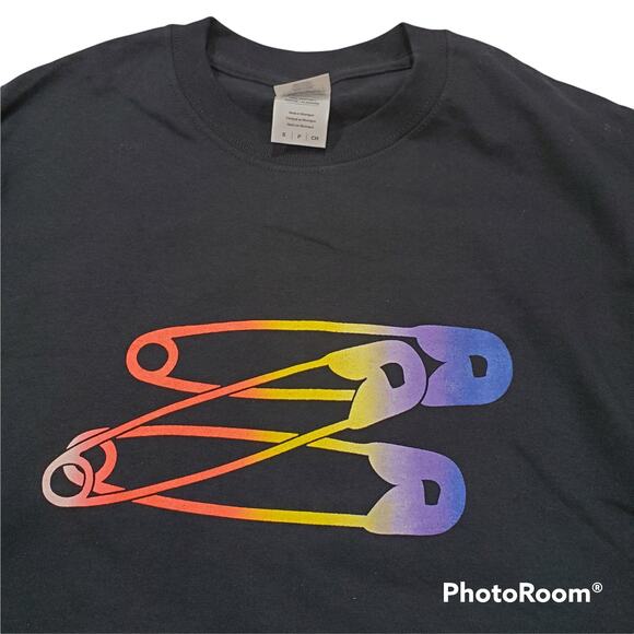 Gildan | BlackT-Shirt w/ Rainbow Safety Pins| Size Small - Picture 4 of 4